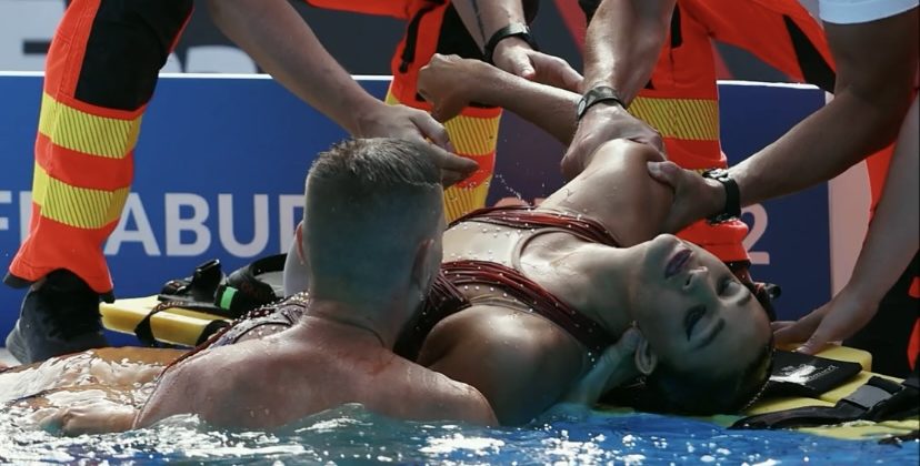 Nadadora estadounidense se desmaya en Mundial de Natación.